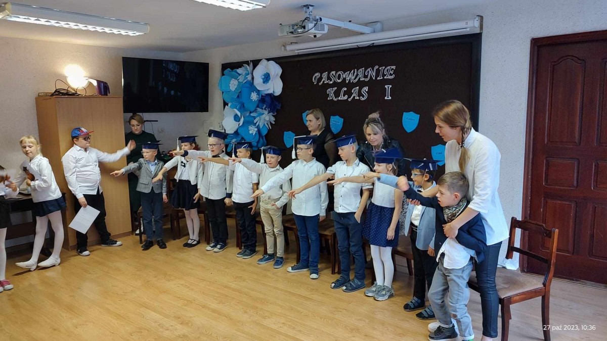 Pasowanie na uczniów dzieci klas I